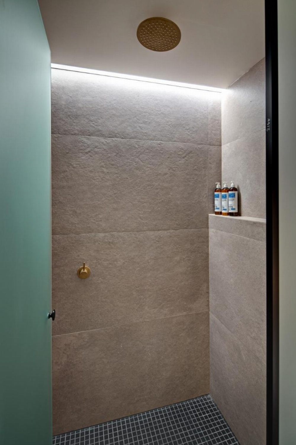 Zara Tower  Luxury Suites and Apartments Image 13