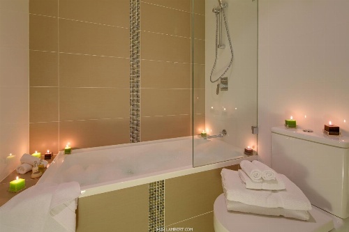 Zara Tower  Luxury Suites and Apartments image 3